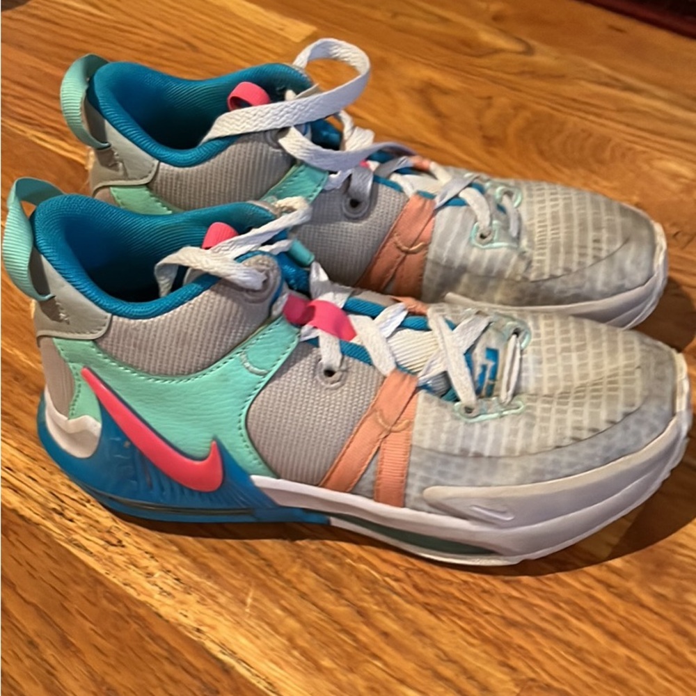 Court Shoes
